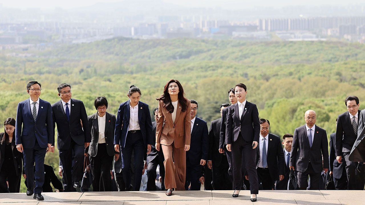 Cheng Li-wun, chairwoman of the Chinese Kuomintang (KMT) party, leads a KMT delegation to pay homage to the Sun Yat-sen Mausoleum in Nanjing, east China's Jiangsu Province, April 8, 2026.